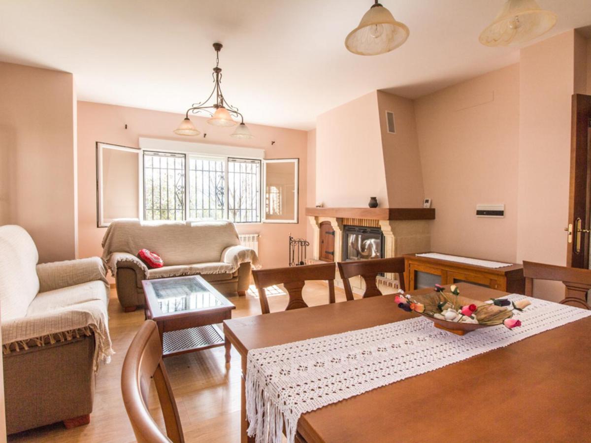Casa Rosa Del Romeral * Niguelas