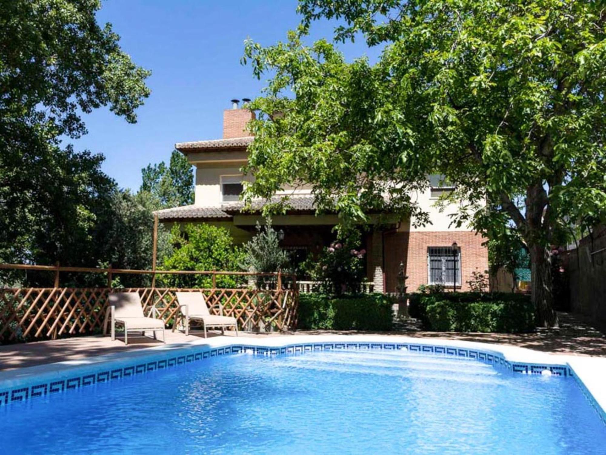 Casa Rosa Del Romeral * Niguelas
